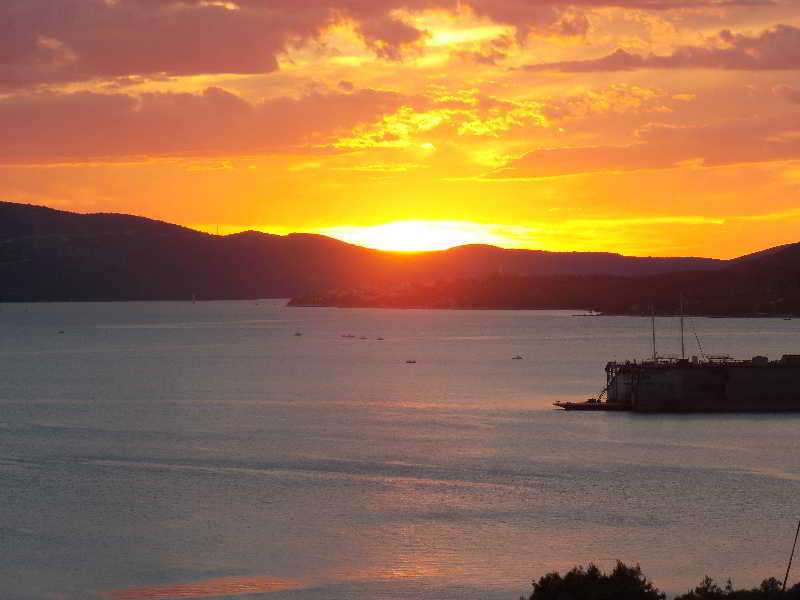 Apartments Villa Goja Trogir Bagian luar foto